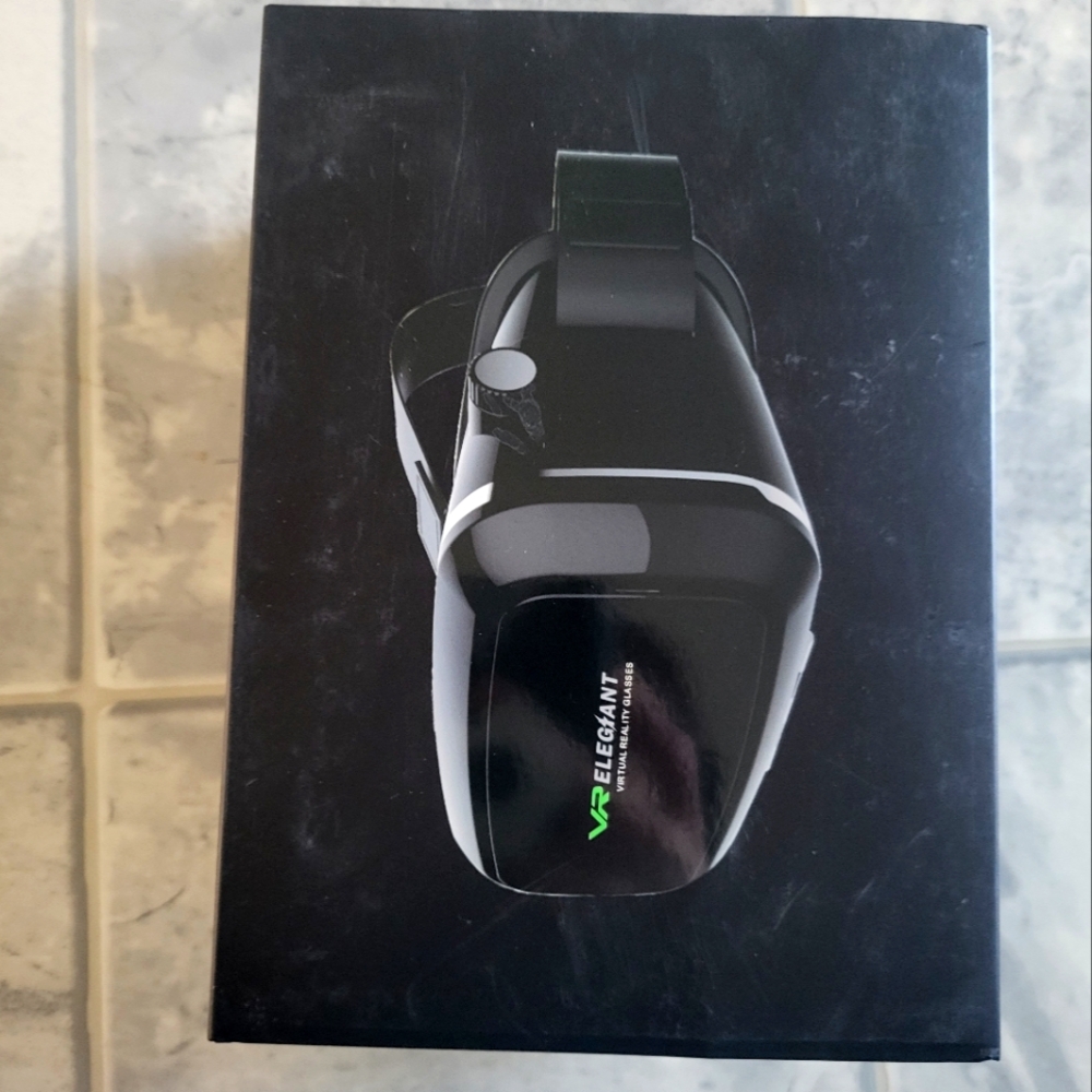 Brand new vr elegiant virtual reality glasses. Apple and Android compatability